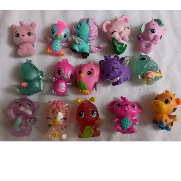 Hatchimals Colleggtibles Tropical Party Playset plus hatchimals Light and Sound - Picture 5 of 10